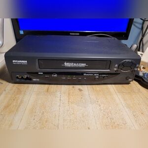 Sylvania 6261 4 Head 19 Micron VCR With Cogeco Universal Remote